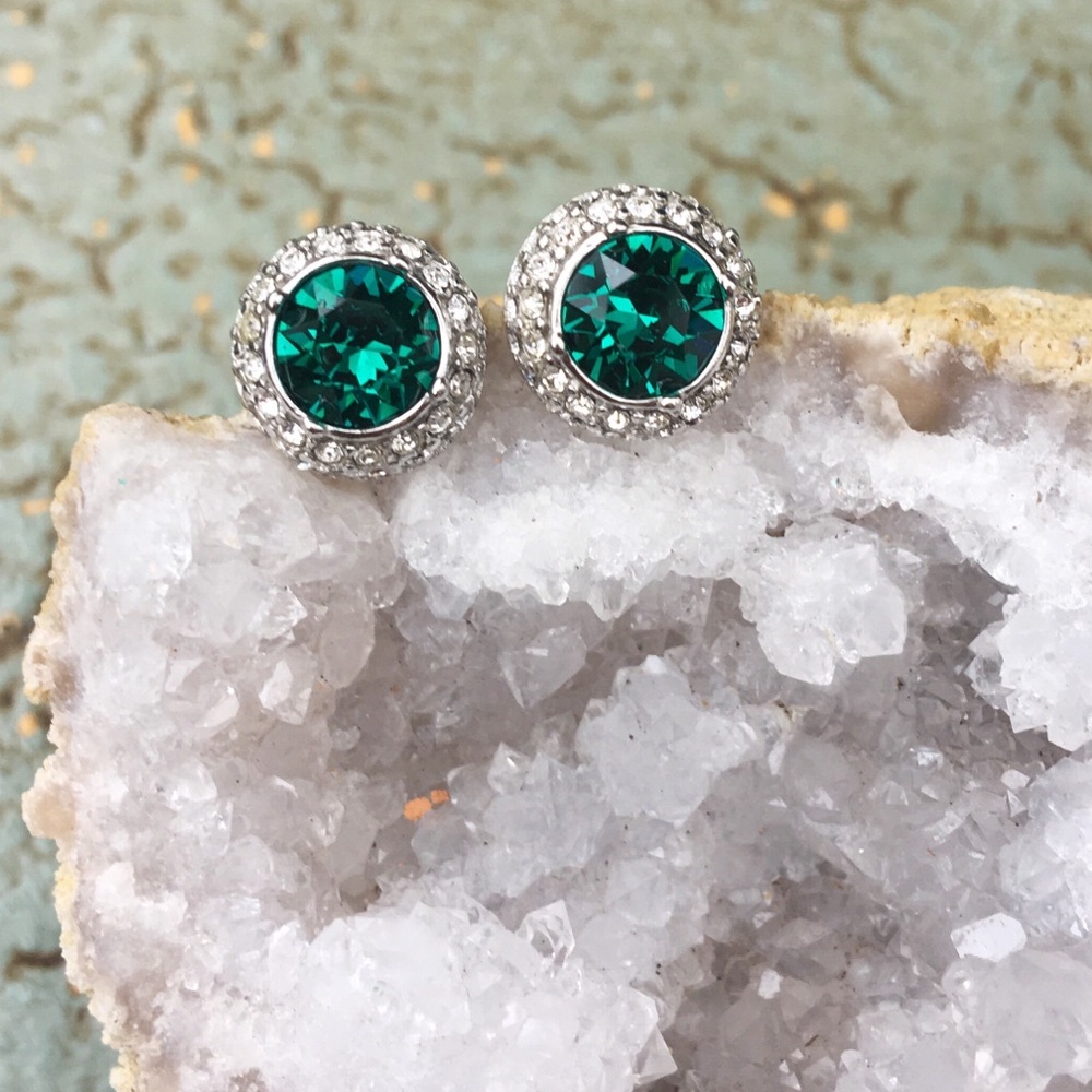 ☘️Sterling silver green crystal studs